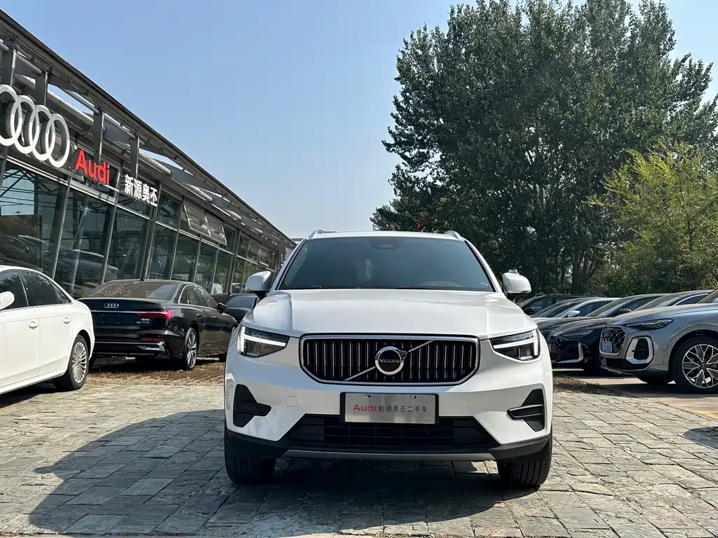 Volvo XC40 — фото 7
