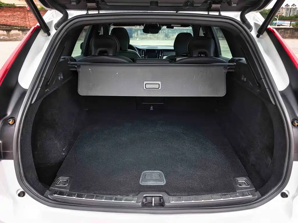 Volvo XC60 — фото 25
