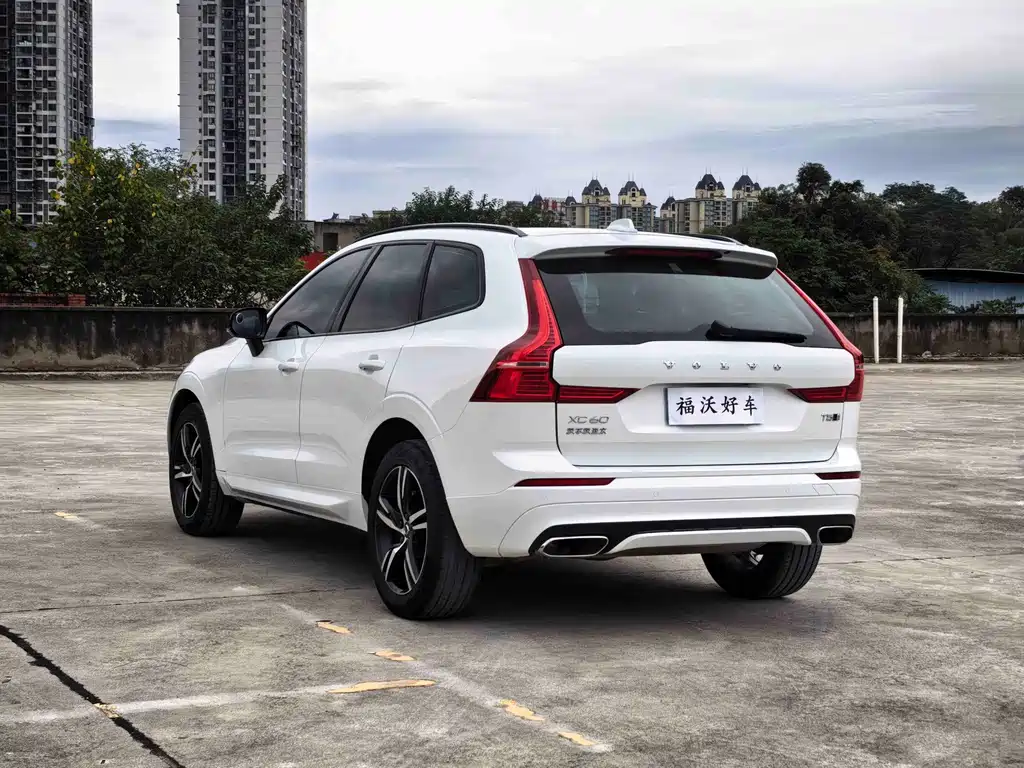 Volvo XC60 — фото 4
