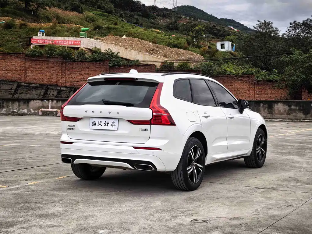 Volvo XC60 — фото 6