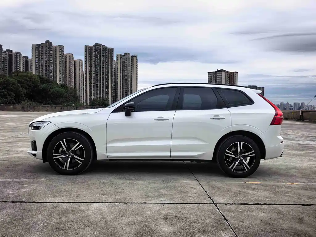 Volvo XC60 — фото 7
