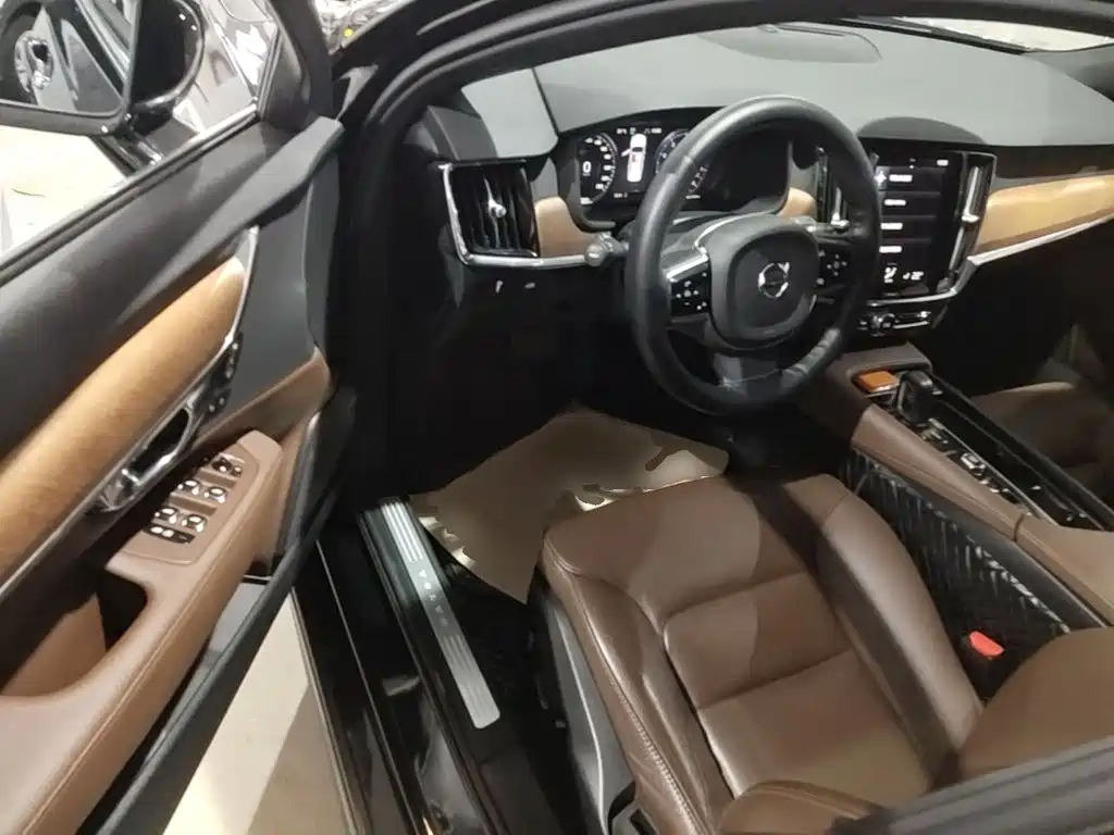 Volvo S90 — фото 15