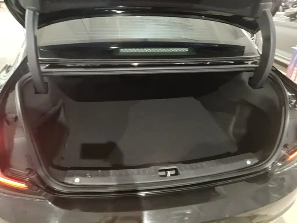 Volvo S90 — фото 18