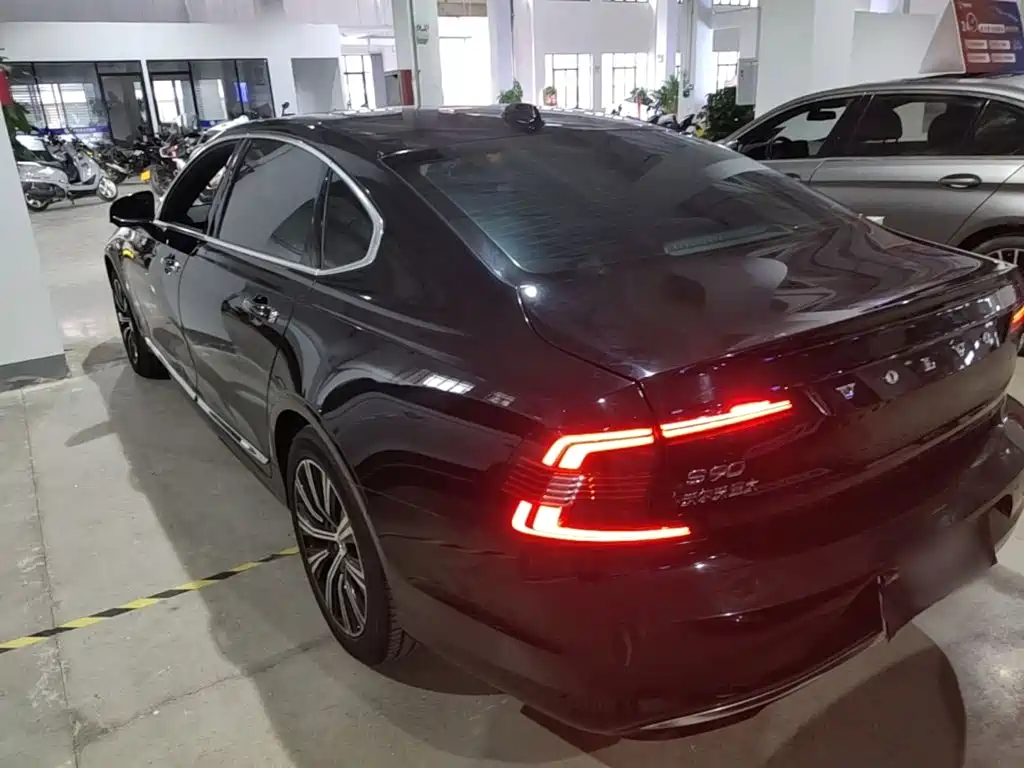 Volvo S90 — фото 4
