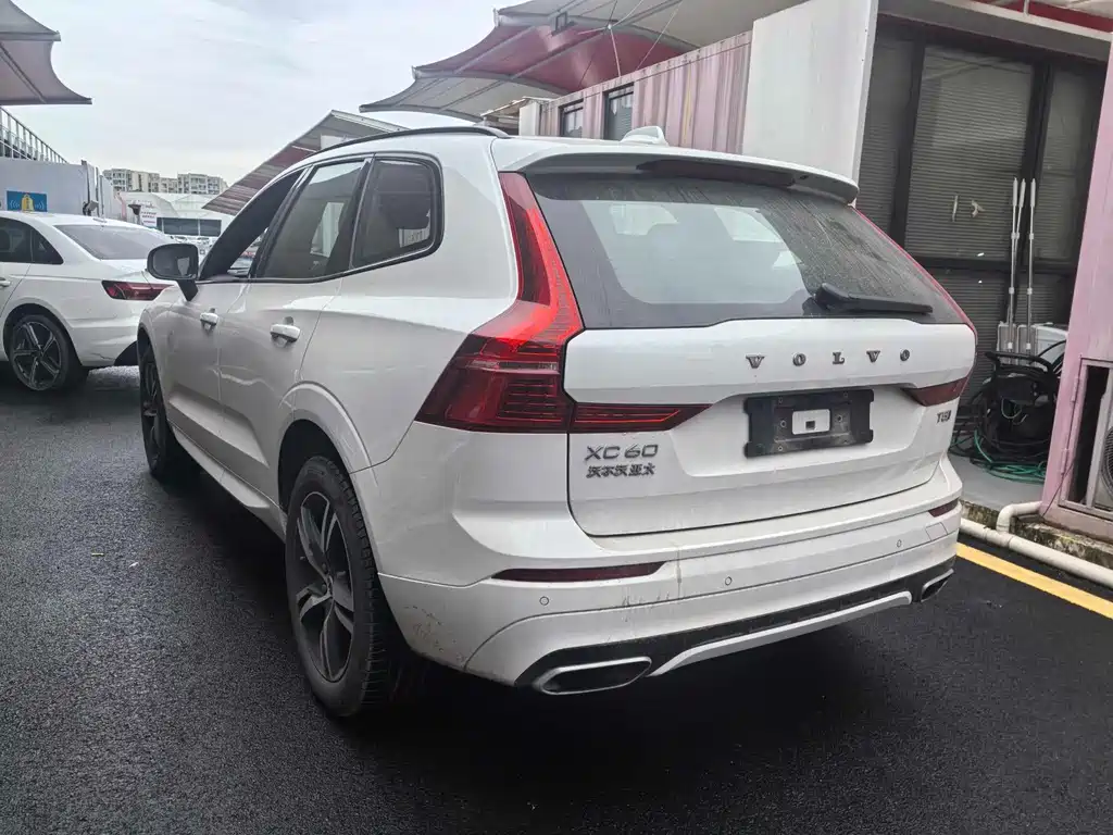 Volvo XC60 — фото 7