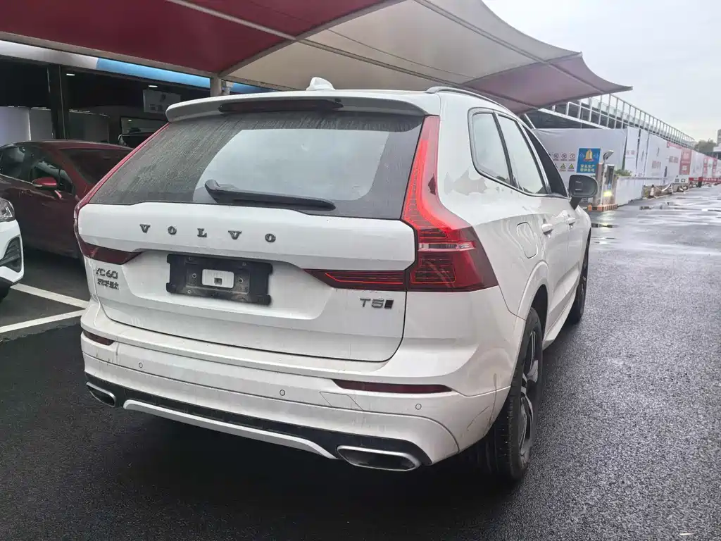 Volvo XC60 — фото 9