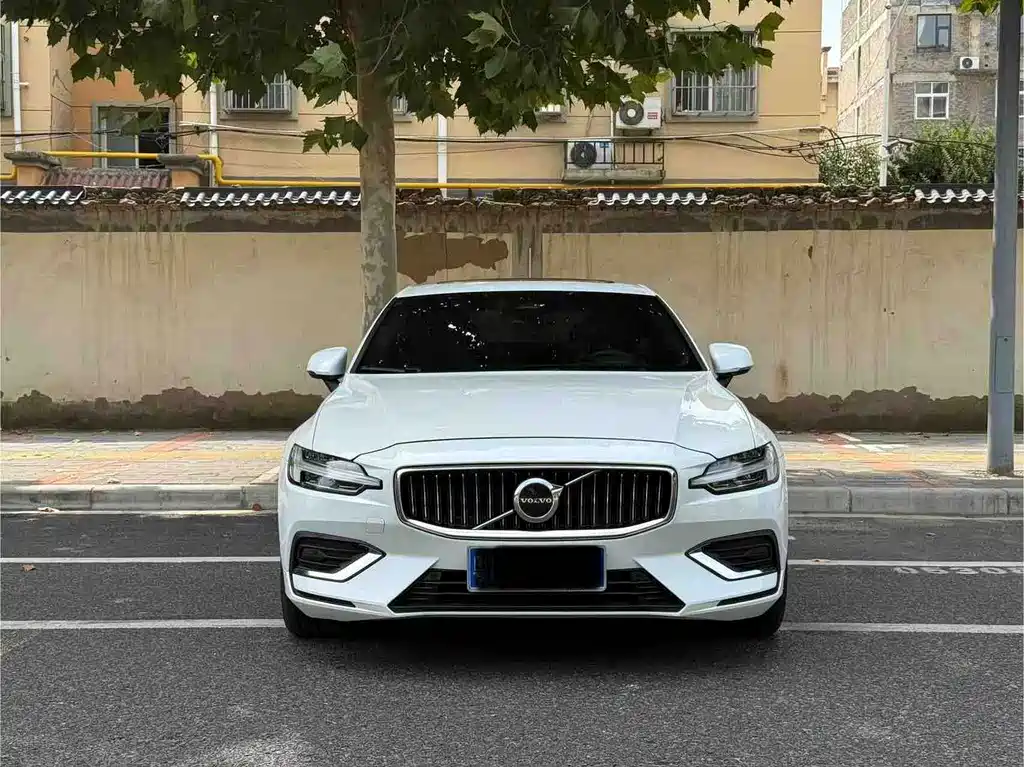 Volvo S60 — фото 2