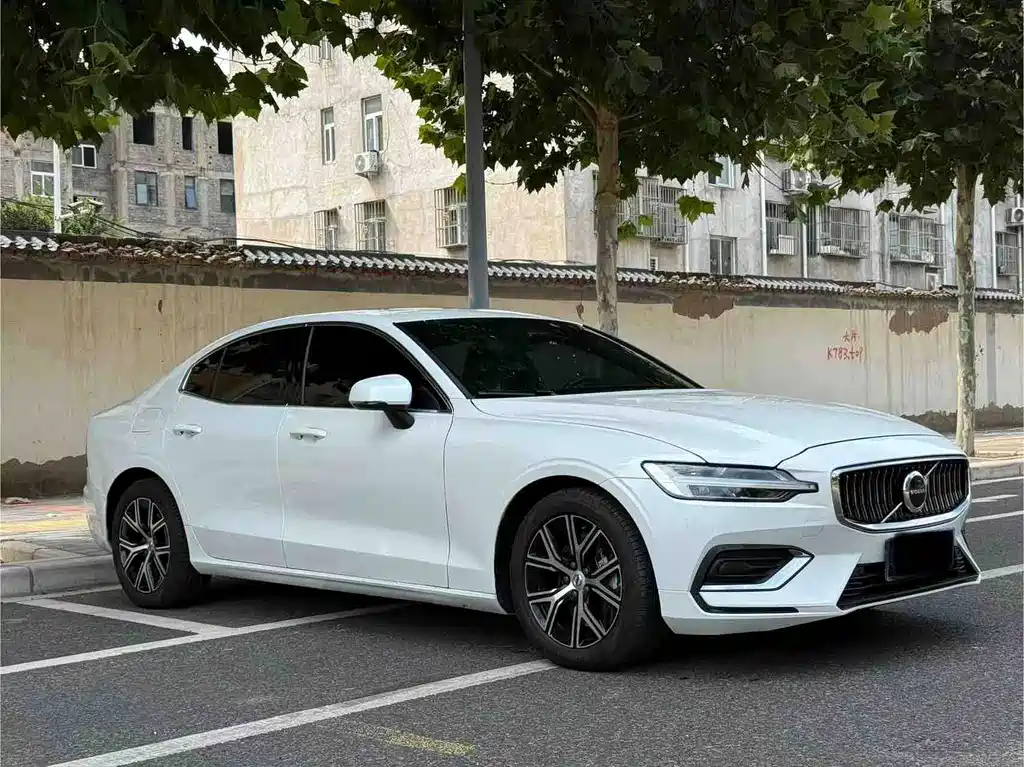 Volvo S60 — фото 3