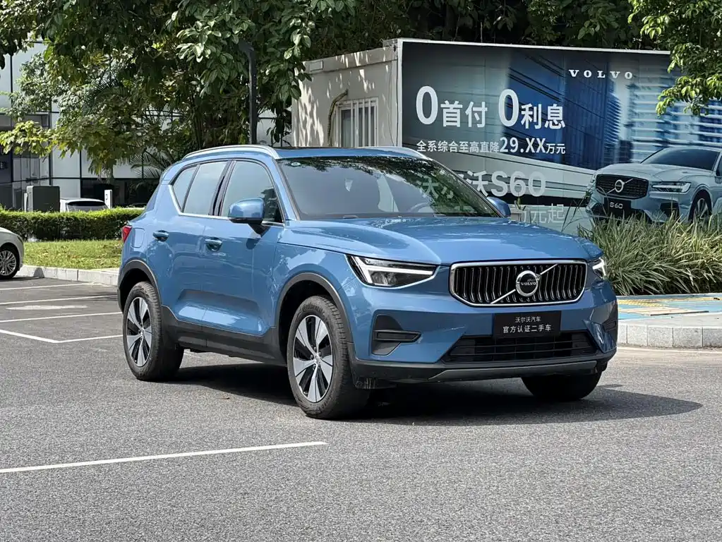 Volvo XC40 — фото 3