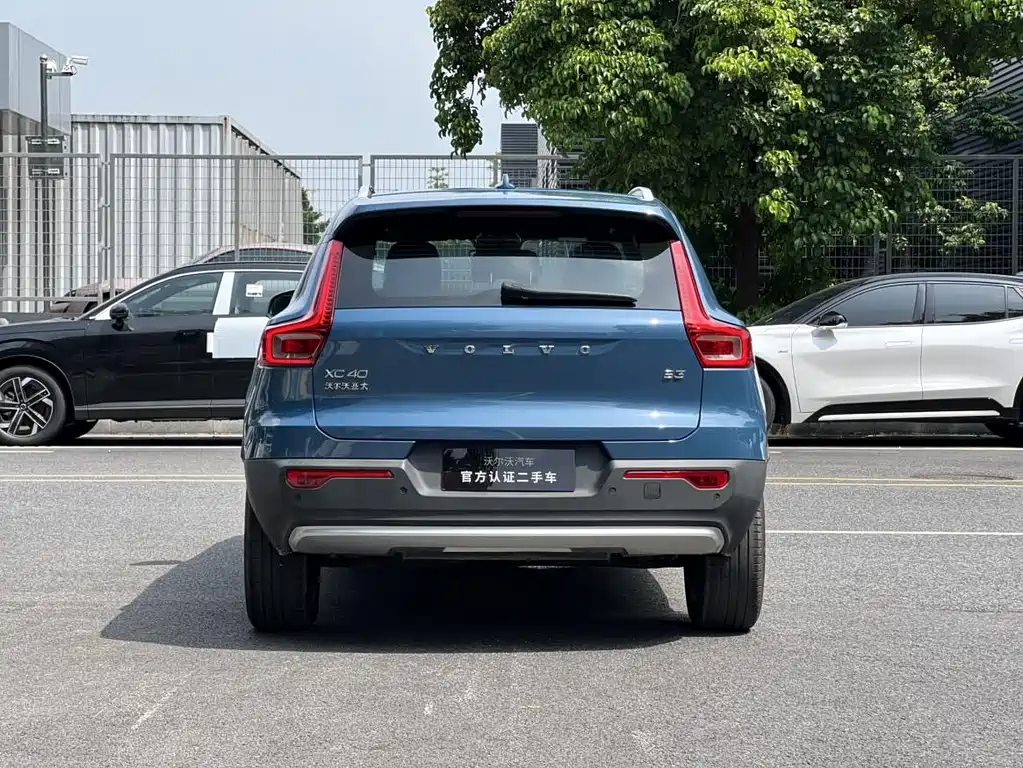 Volvo XC40 — фото 10