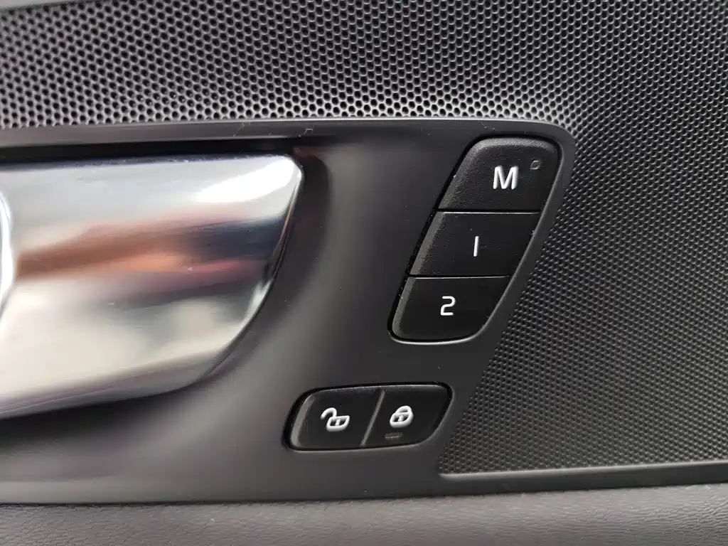 Volvo XC60 — фото 7