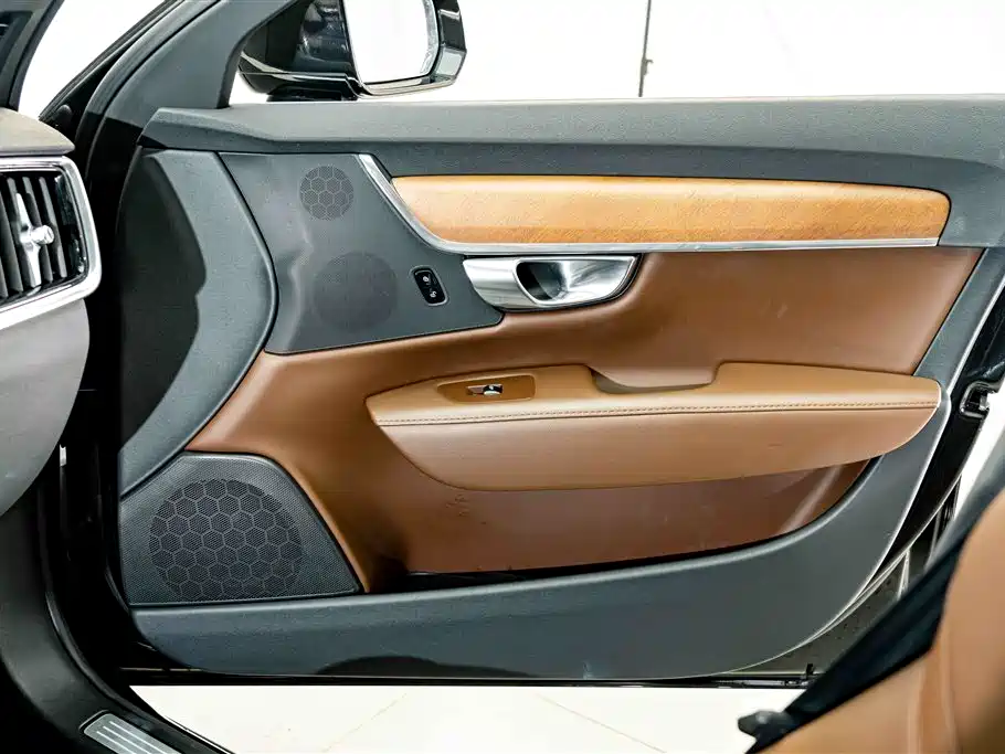 Volvo S90 — фото 15