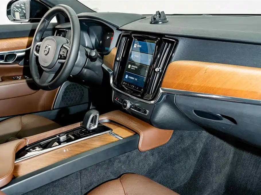 Volvo S90 — фото 17