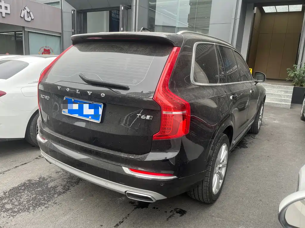 Volvo XC90 — фото 9