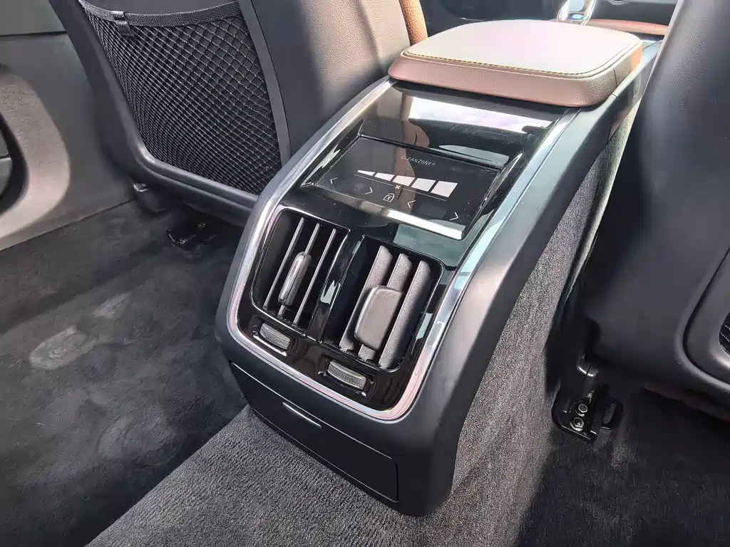 Volvo S90 — фото 23