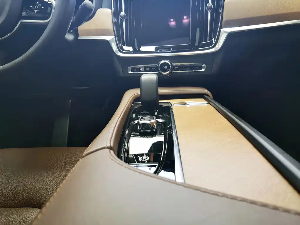 Volvo S90 — фото 11