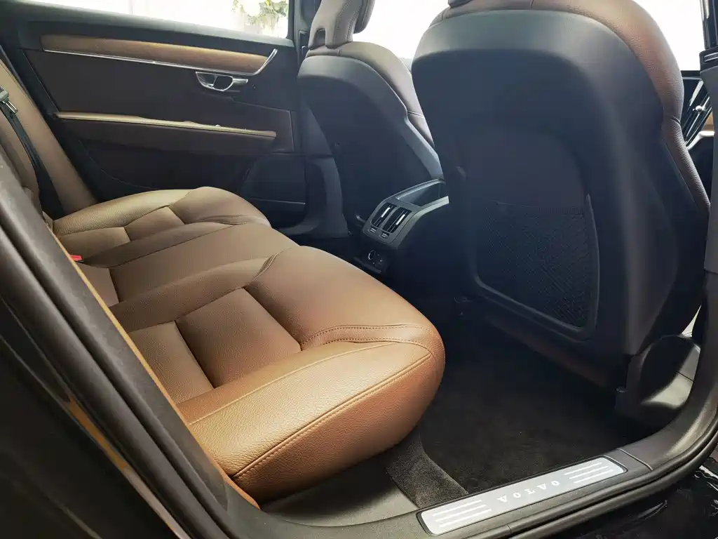 Volvo S90 — фото 15