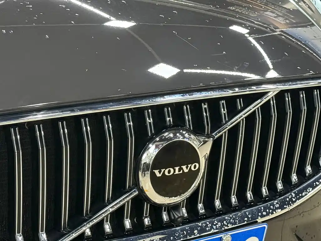 Volvo XC60 — фото 3