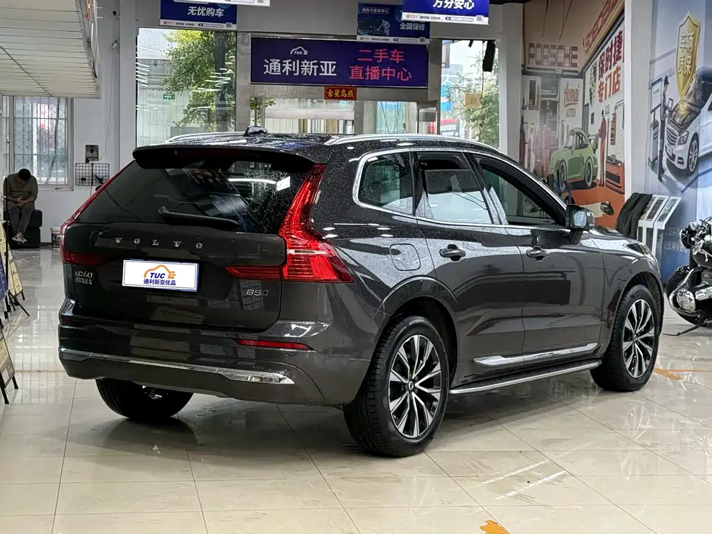 Volvo XC60 — фото 4