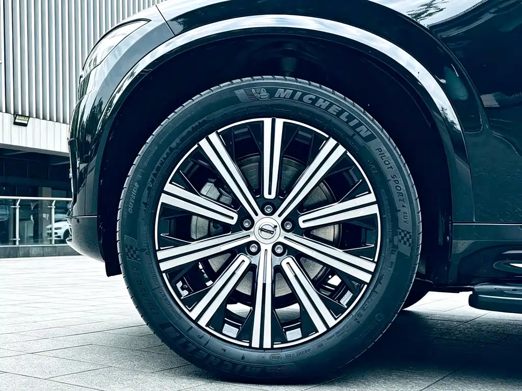 Volvo XC90 — фото 13