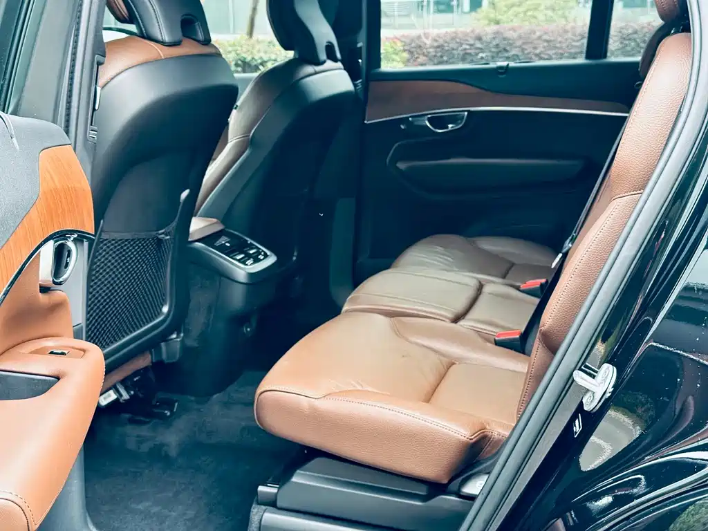 Volvo XC90 — фото 10