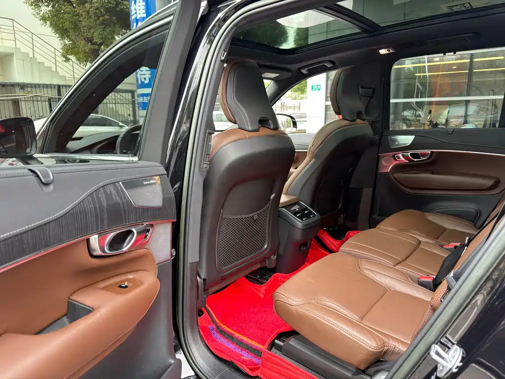Volvo XC90 — фото 13