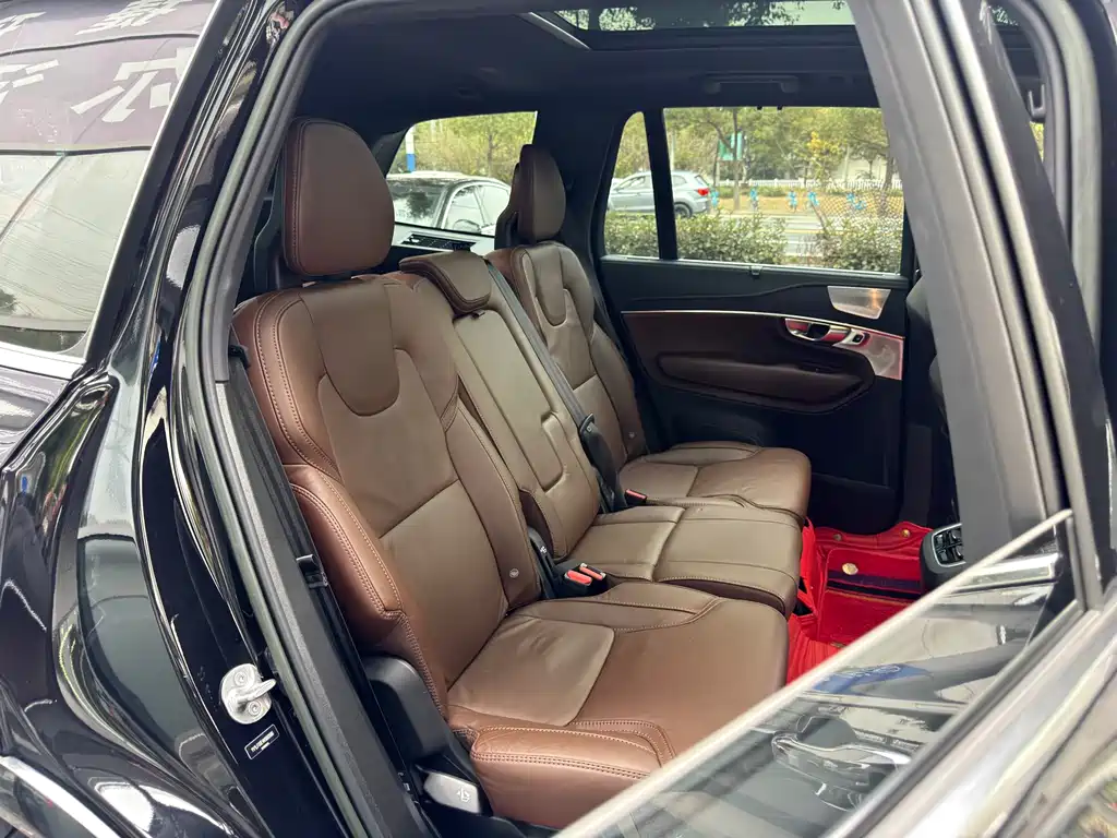 Volvo XC90 — фото 19