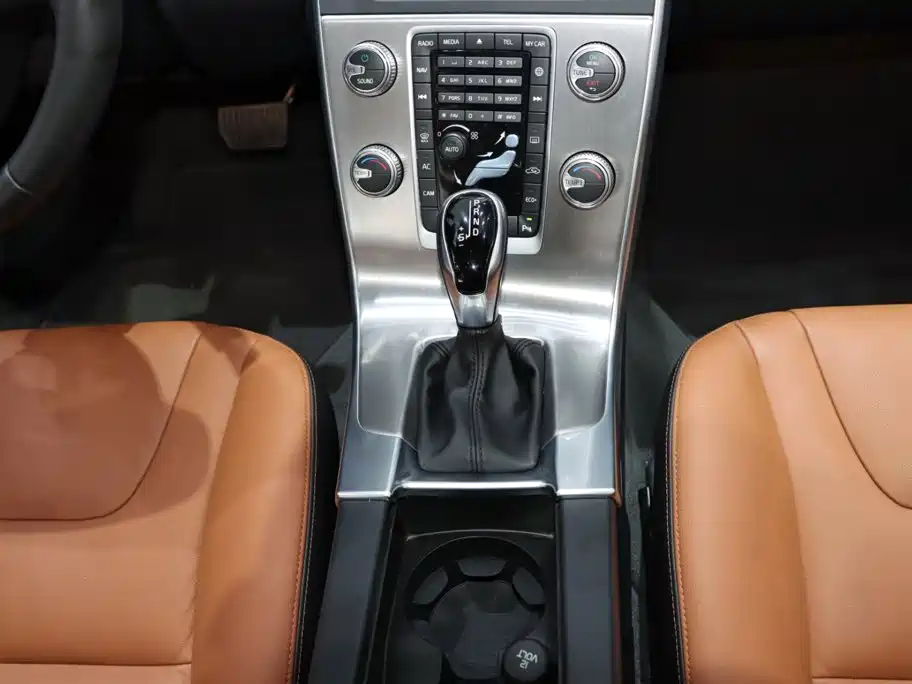 Volvo S60 — фото 15