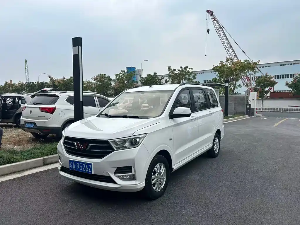 Wuling Hongguang — фото 2