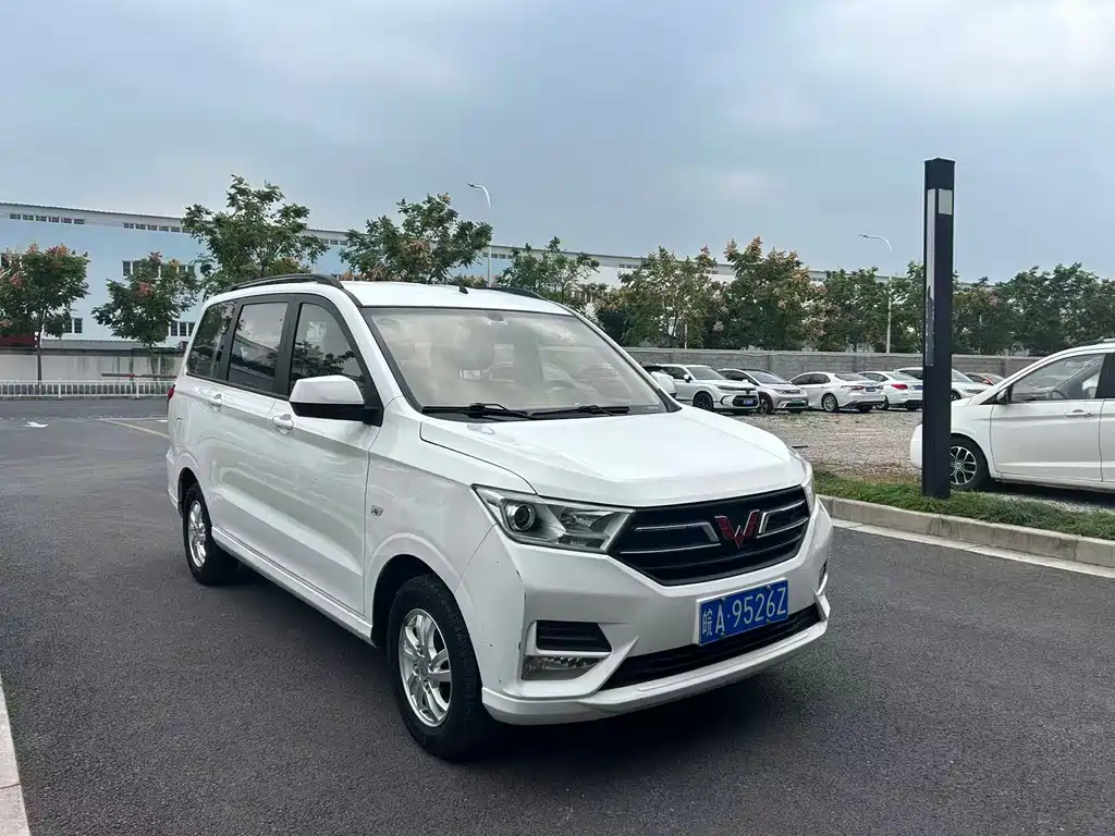 Wuling Hongguang — фото 3