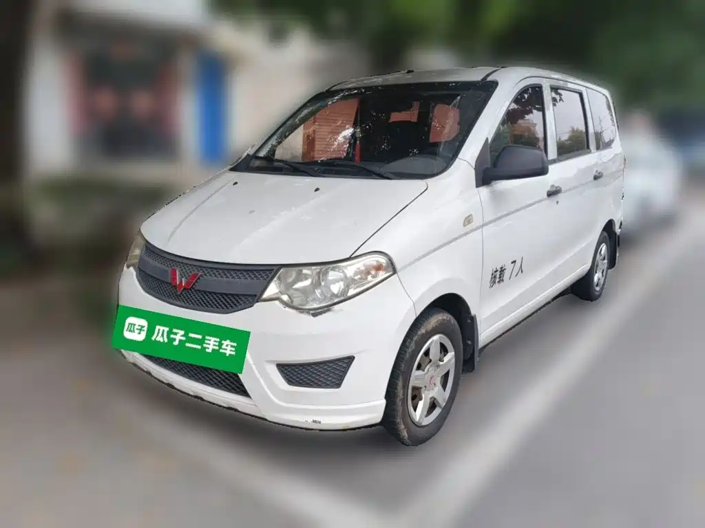Wuling Hongguang — фото 1