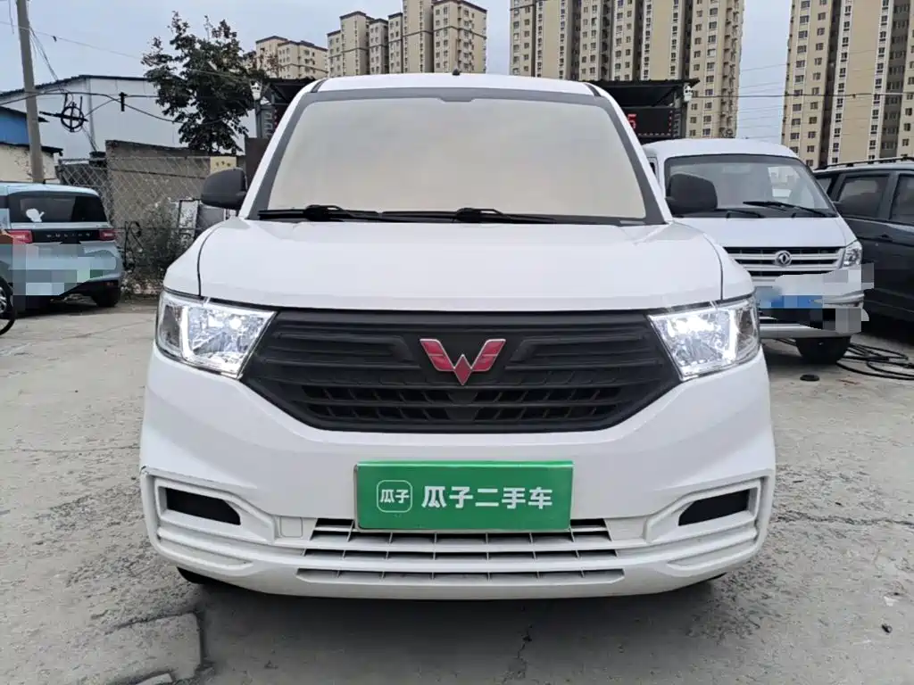 Wuling Hongguang V — фото 2