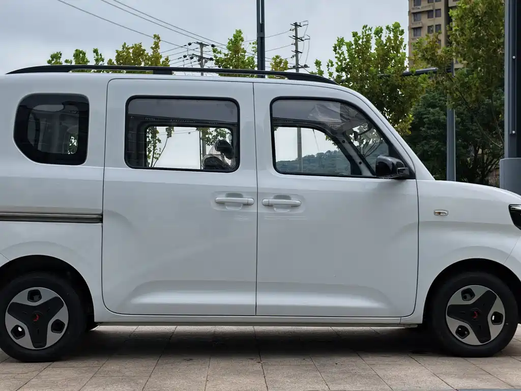 Wuling Zhiguang EV — фото 7