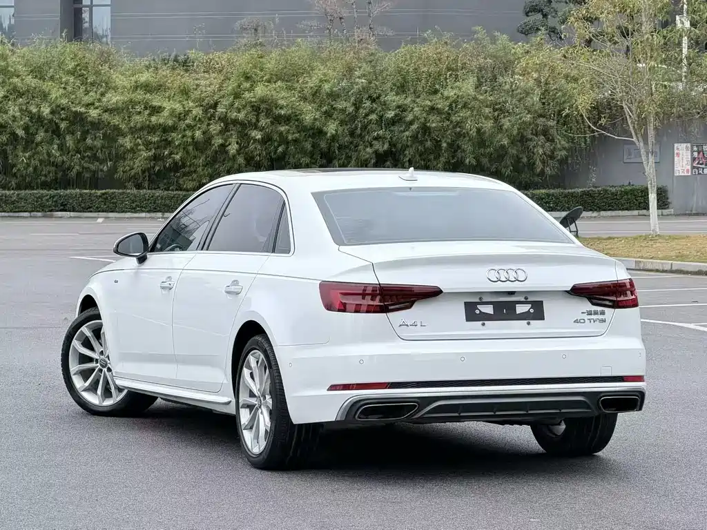 Audi A4L — фото 8