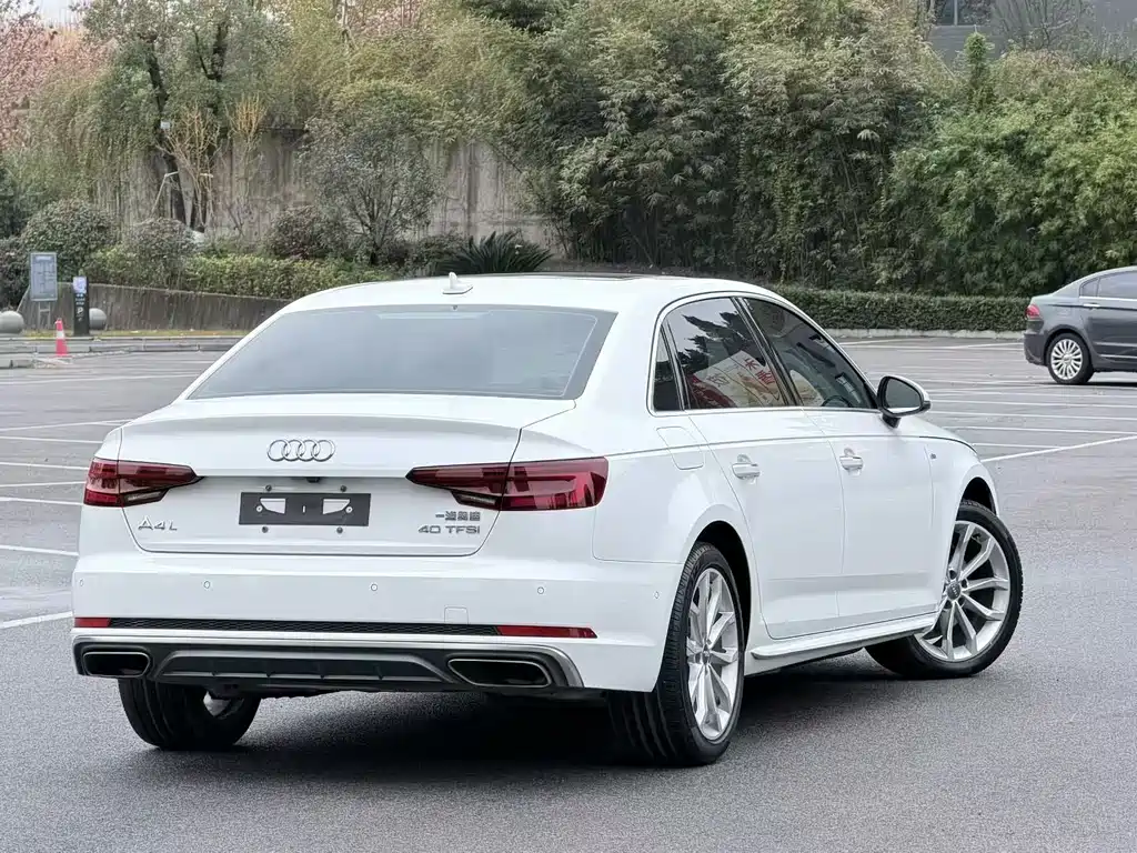 Audi A4L — фото 9