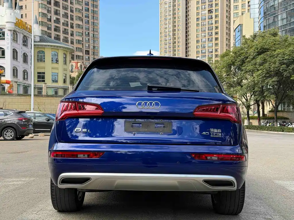 Audi Q5L — фото 6