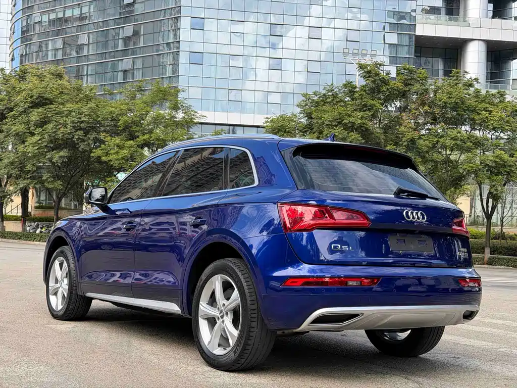 Audi Q5L — фото 7