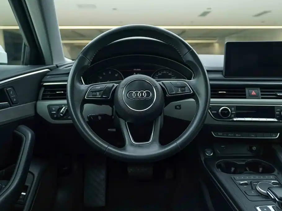 Audi A4L — фото 17