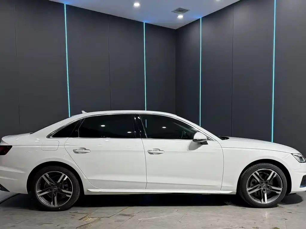 Audi A4L — фото 5
