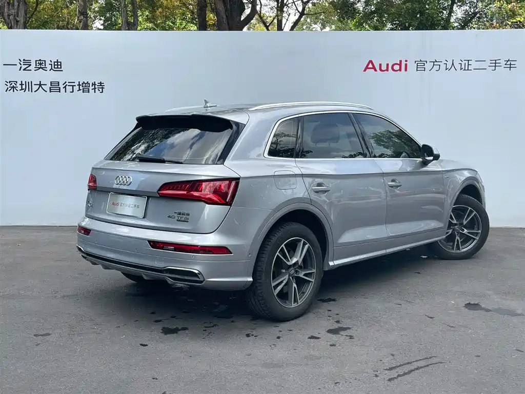 Audi Q5L — фото 5