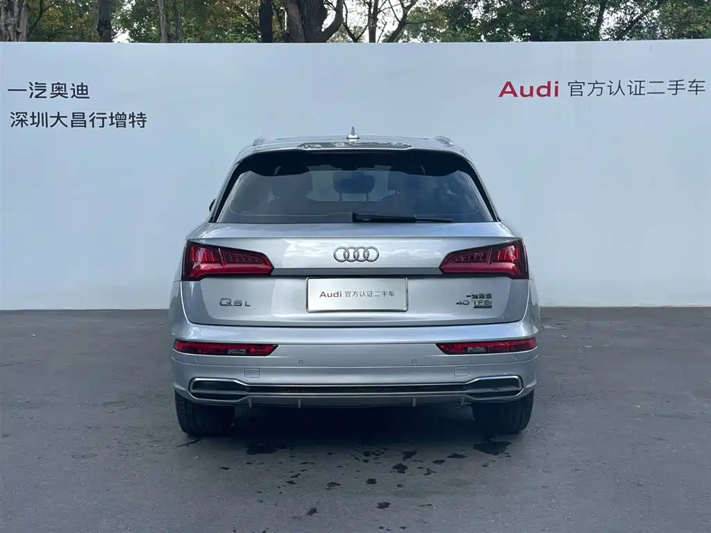 Audi Q5L — фото 6