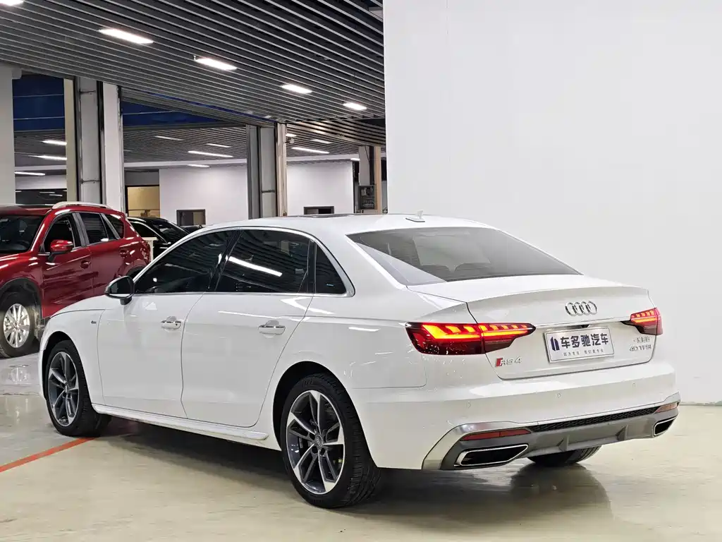 Audi A4L — фото 5