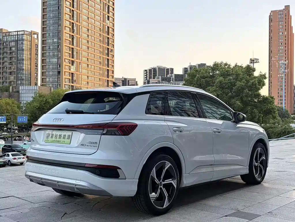 Audi Q4 e-tron — фото 3