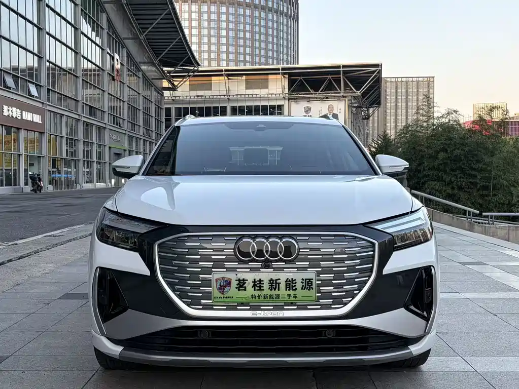 Audi Q4 e-tron — фото 4