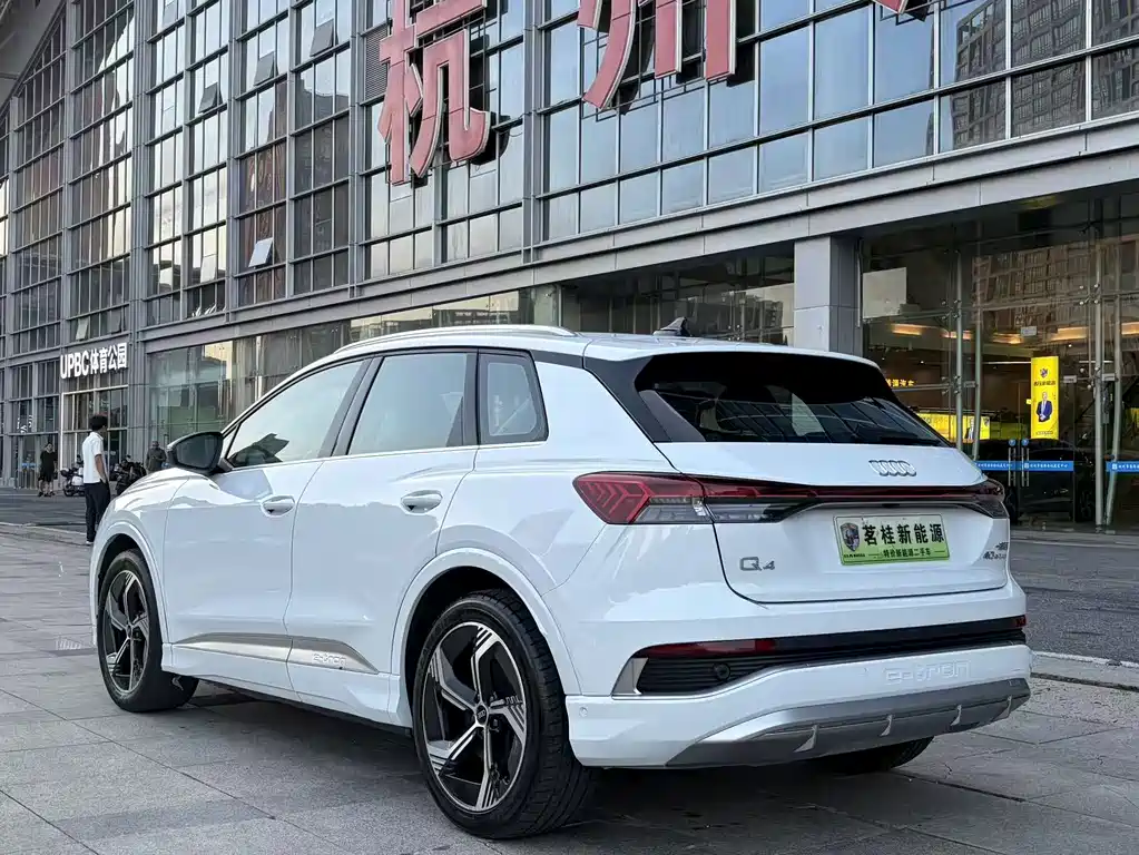 Audi Q4 e-tron — фото 10