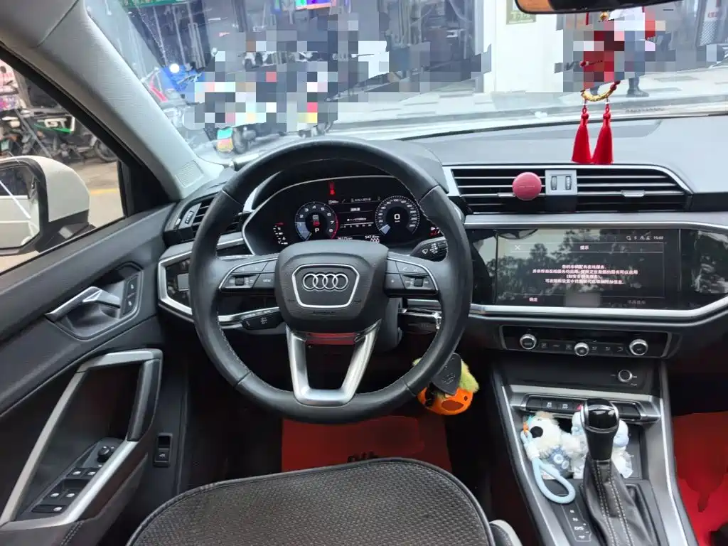 Audi Q3 — фото 11