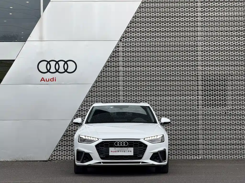Audi A4L — фото 2
