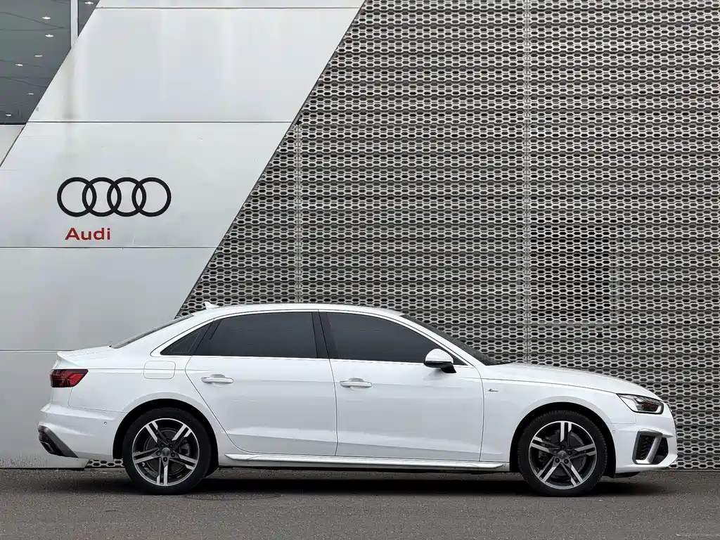 Audi A4L — фото 3
