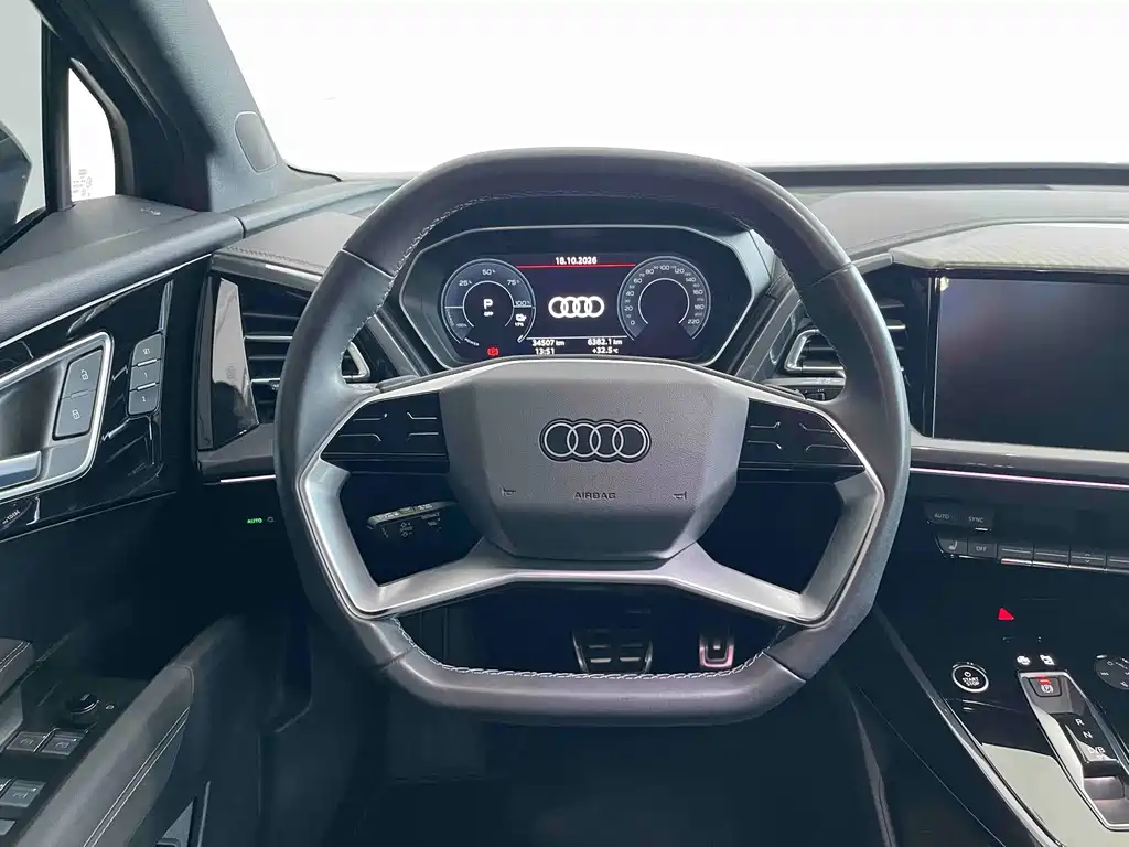 Audi Q4 e-tron — фото 19