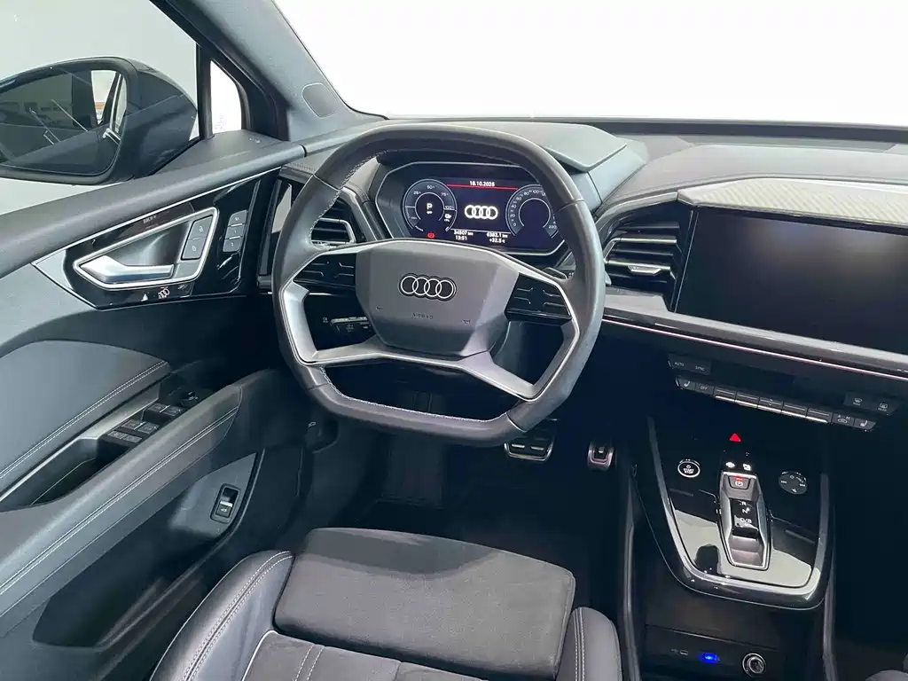 Audi Q4 e-tron — фото 20